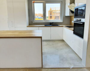 Szafki kuchenne na wymiar w Poznaniu z wyspą