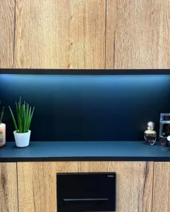 gradal.pl meble na wymiar | łazienka z zabudową geberit i podświetleniem LED z czujką na ruch