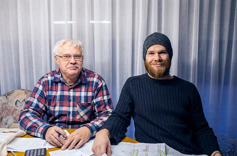 Paweł i Daniel właściciele gradal.pl | stolarze z Poznania z 25 letnim doświadczeniem w tworzeniu mebli na wymiar